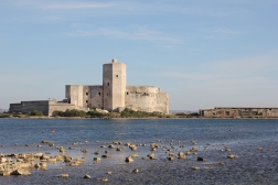 Castello della Colombaia - obrony zamek na wyspie u wejścia do portu w Trapani